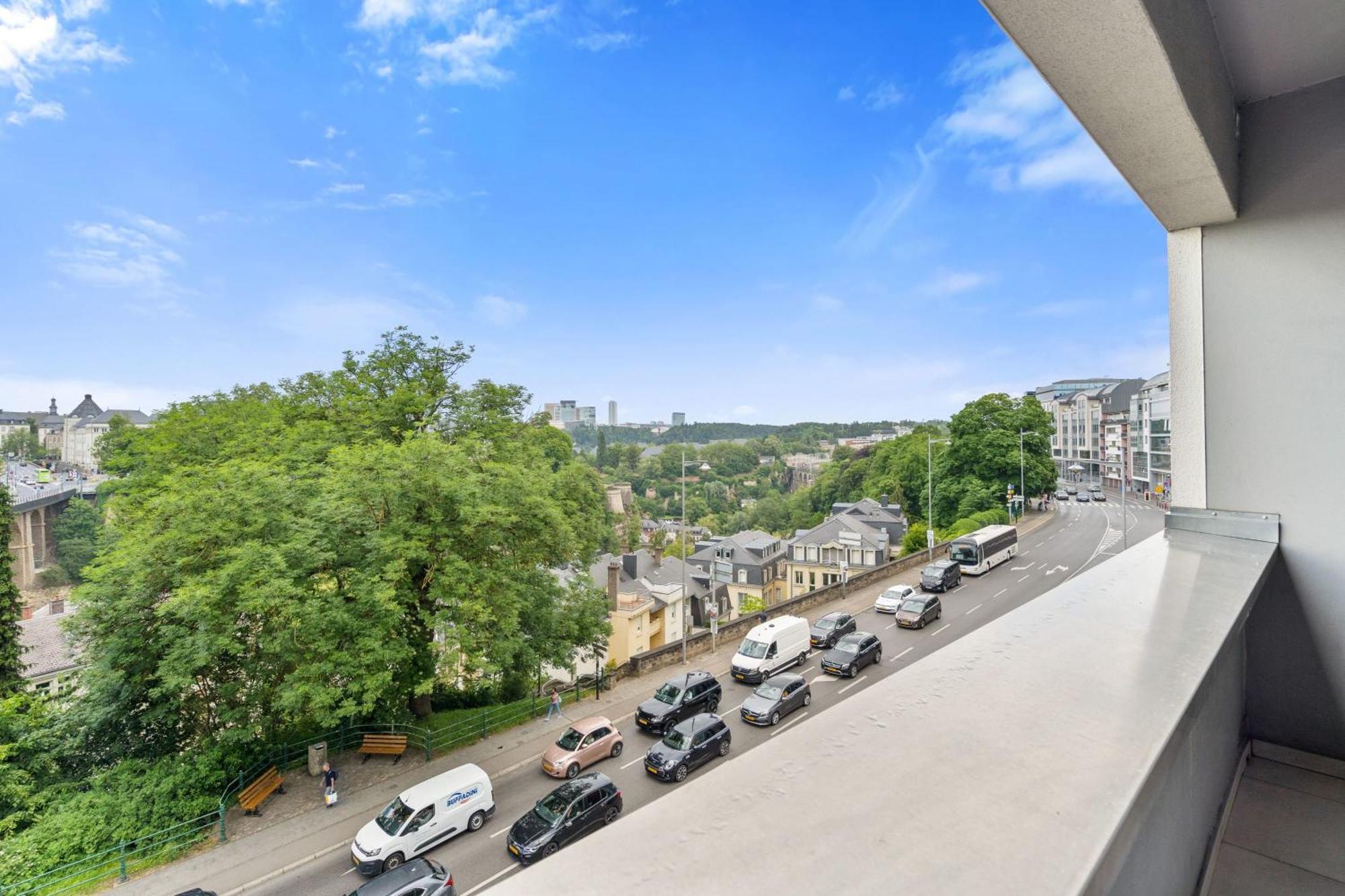 Central Lux 2Br Apt With City Views & Balcony Luxemburg Kültér fotó